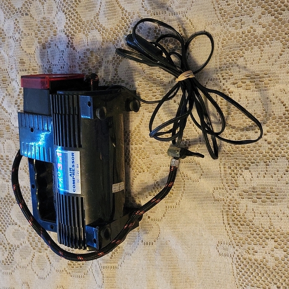 Vintage Automotive Air Pump - Picture 2 of 11